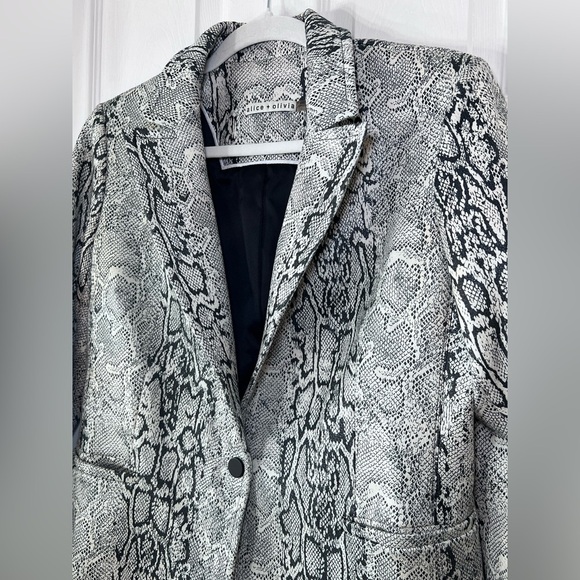 Alice and Olivia Breann Snake Embossed Faux Leather Blazer Size 12 Retail $595 - Picture 2 of 16